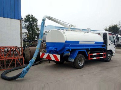 福田歐馬可5方吸糞車 高效環保的城市環衛助手